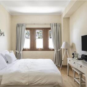 5 bedroom villa with infinity pool on Lefkada, sleeps up to 14